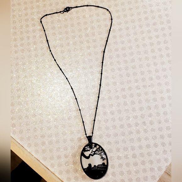 Tina Tarnoff GONE WITH THE WIND Necklace. Silhouette Jewelry. - Picture 2 of 8